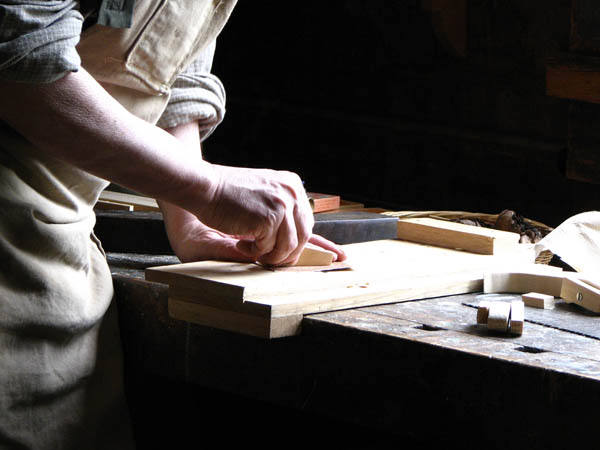 Nuestro equipo de profesionales cuenta  con muchos años de contrastada <strong>experiencia</strong> en el sector de la <strong>carpintería de madera en Albatera</strong>.